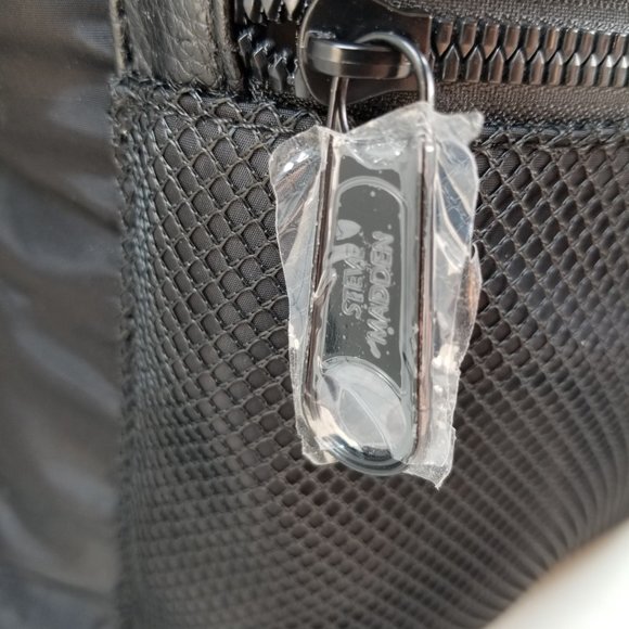 Steve Madden pluck Black Bjana with 2 drink mesh pockets. main image 12
